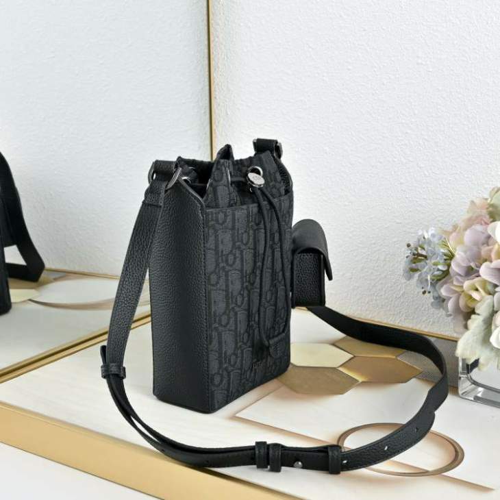 Picture of Dior Mens Bags _SKUfw239321235fw